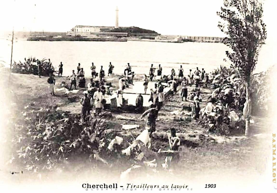 Cherchell - Tirailleurs au Lavoir - 1903.jpg